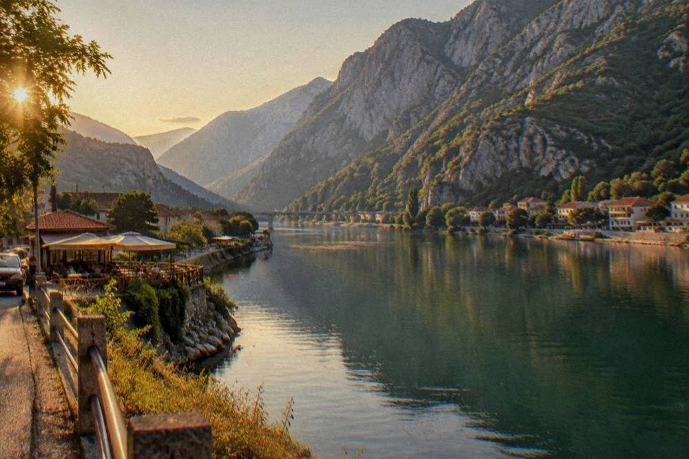 The Neretva river winding through the canyon between Mostar and Jablanica